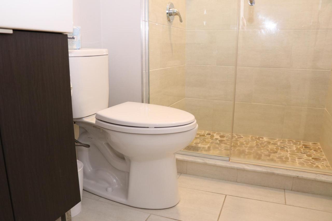 A Stylish Stay W/ A Queen Bed, Heated Floors.. #14 Brookline Esterno foto