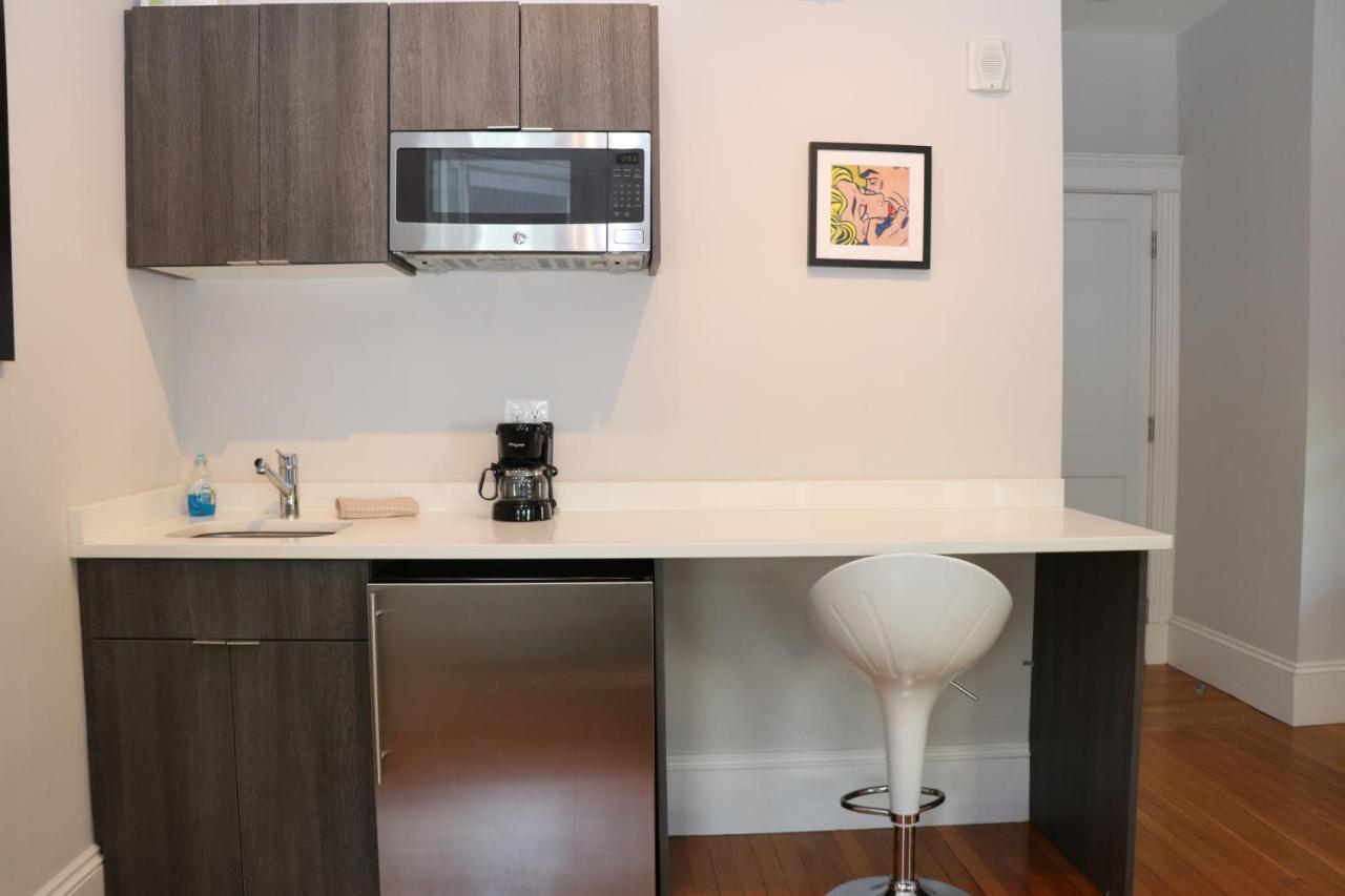 A Stylish Stay W/ A Queen Bed, Heated Floors.. #14 Brookline Esterno foto