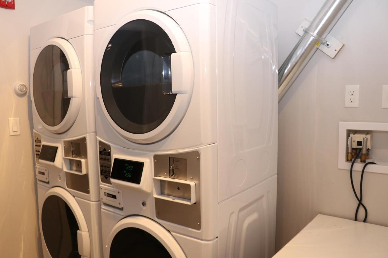 A Stylish Stay W/ A Queen Bed, Heated Floors.. #14 Brookline Esterno foto