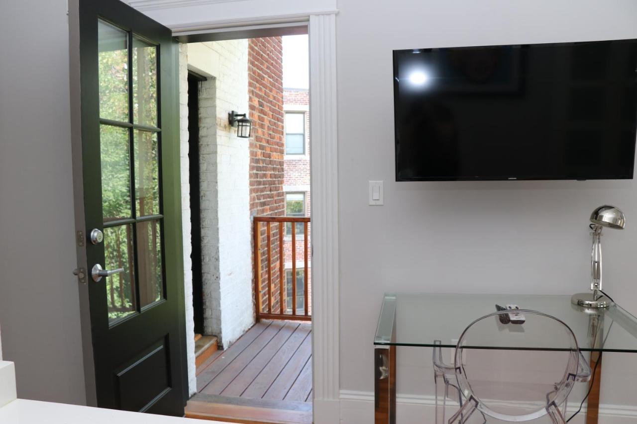 A Stylish Stay W/ A Queen Bed, Heated Floors.. #14 Brookline Esterno foto